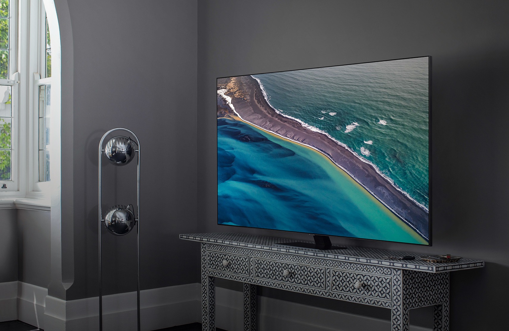 Телевизор 50 65. Samsung QLED 75. Samsung QLED 55q80a. ТВ самсунг 55 QLED.