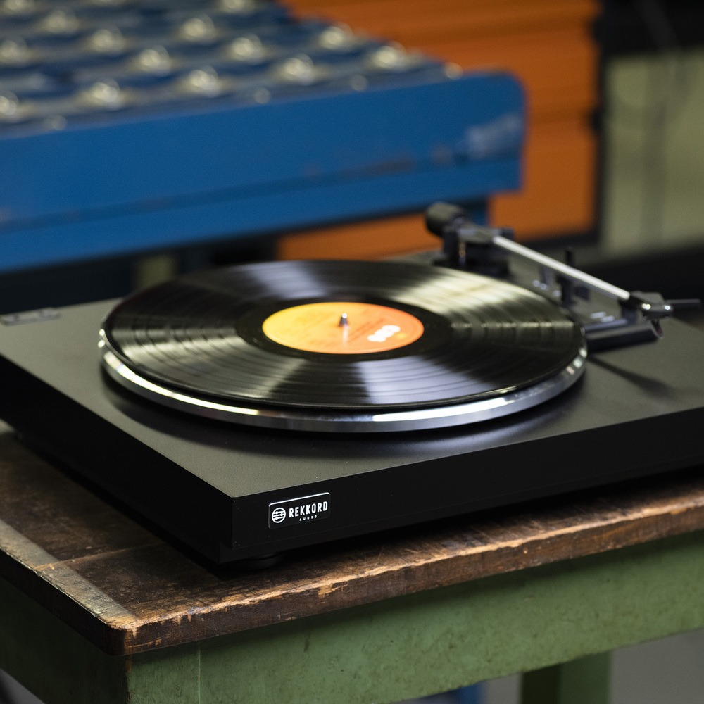 Купить Проигрыватель виниловых пластинок REKKORD Audio F110 Black в Москве