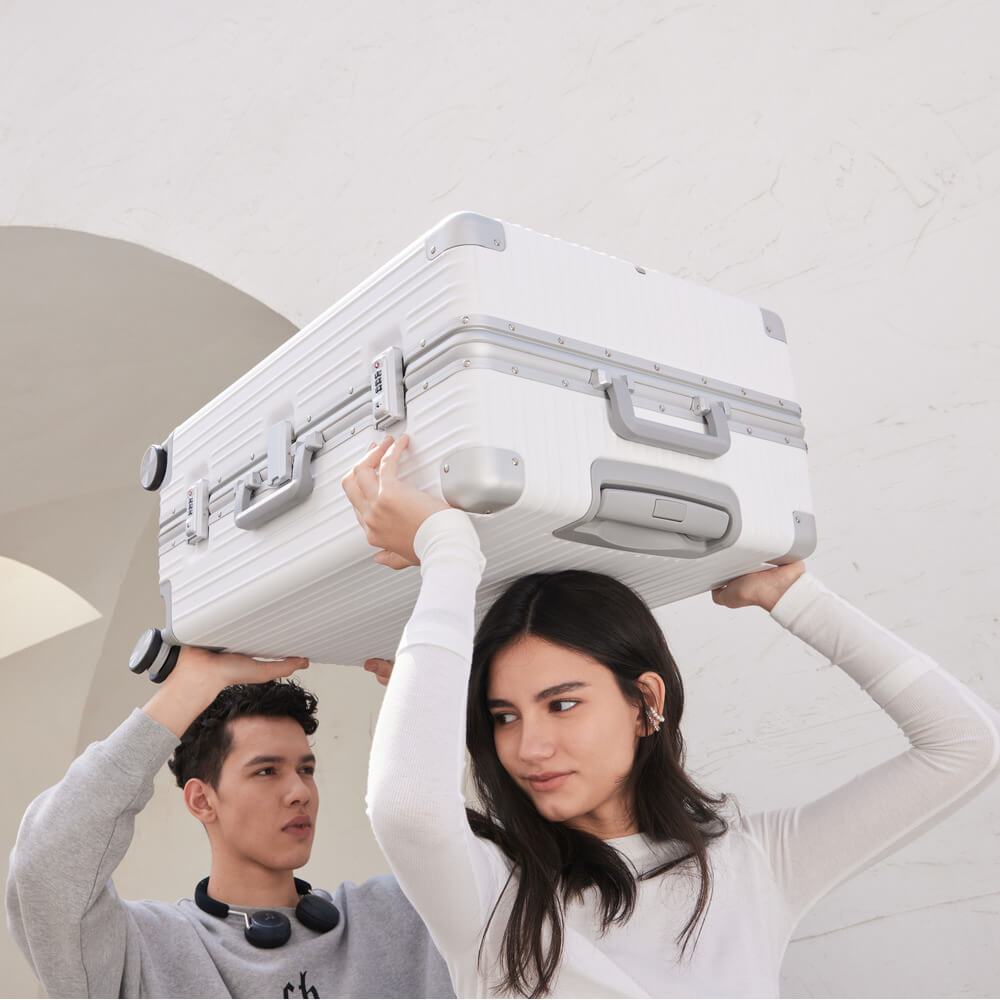 Купить Чемодан NINETYGO All-round Guard Luggage 28 белый в Москве