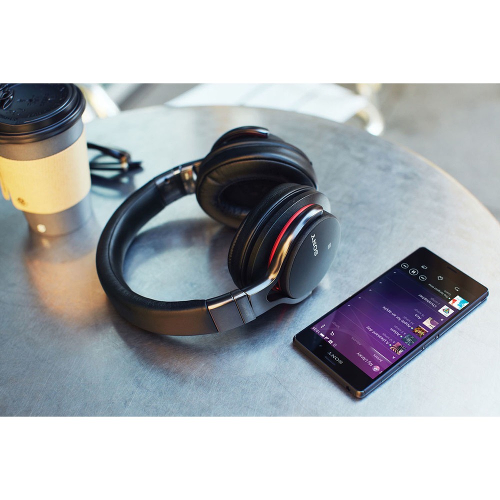Топ бюджетных наушников 2024. Sony MDR-1abt. Наушники для телефона. Смартфон с наушниками. Наушники большие которые подключаются к телефону.